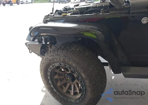 2014 Jeep Wrangler Unlimited Dragon Edition из США, поврежденный, VIN 1C4HJWEG1EL167093